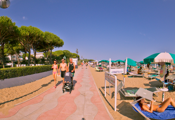 VR180 Beach Promenade in Jesolo