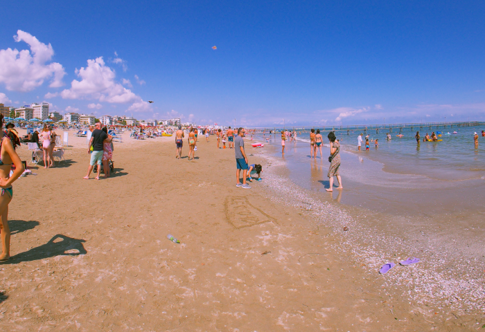 VR180 Beachwalk Italy, Rimini Thumbnail